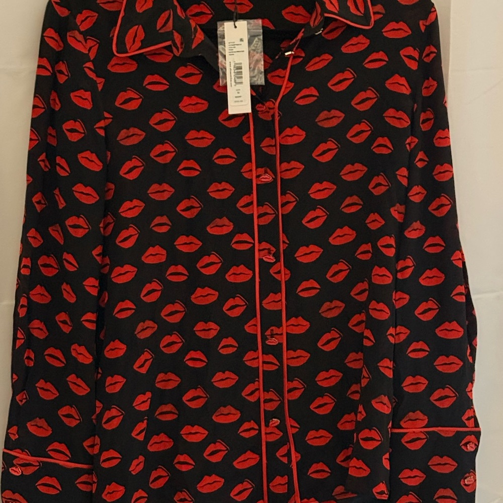 Alice + Olivia Black Top with Red Lip Motif